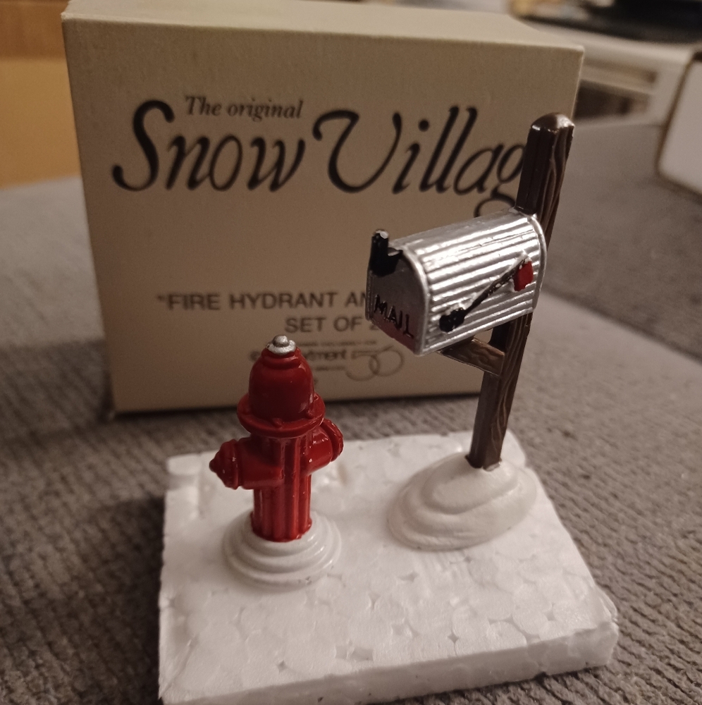 Dept 56 Fire Hydrant And Mailbox Set of 2 Christmas Village Accessories #5132-2